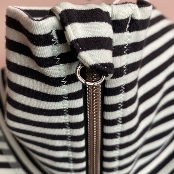 Lululemon Jacket Women’s Size 4 Blue Green Stripe Daily Yoga Jacket - Picture 6 of 9